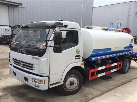路麵灑水車